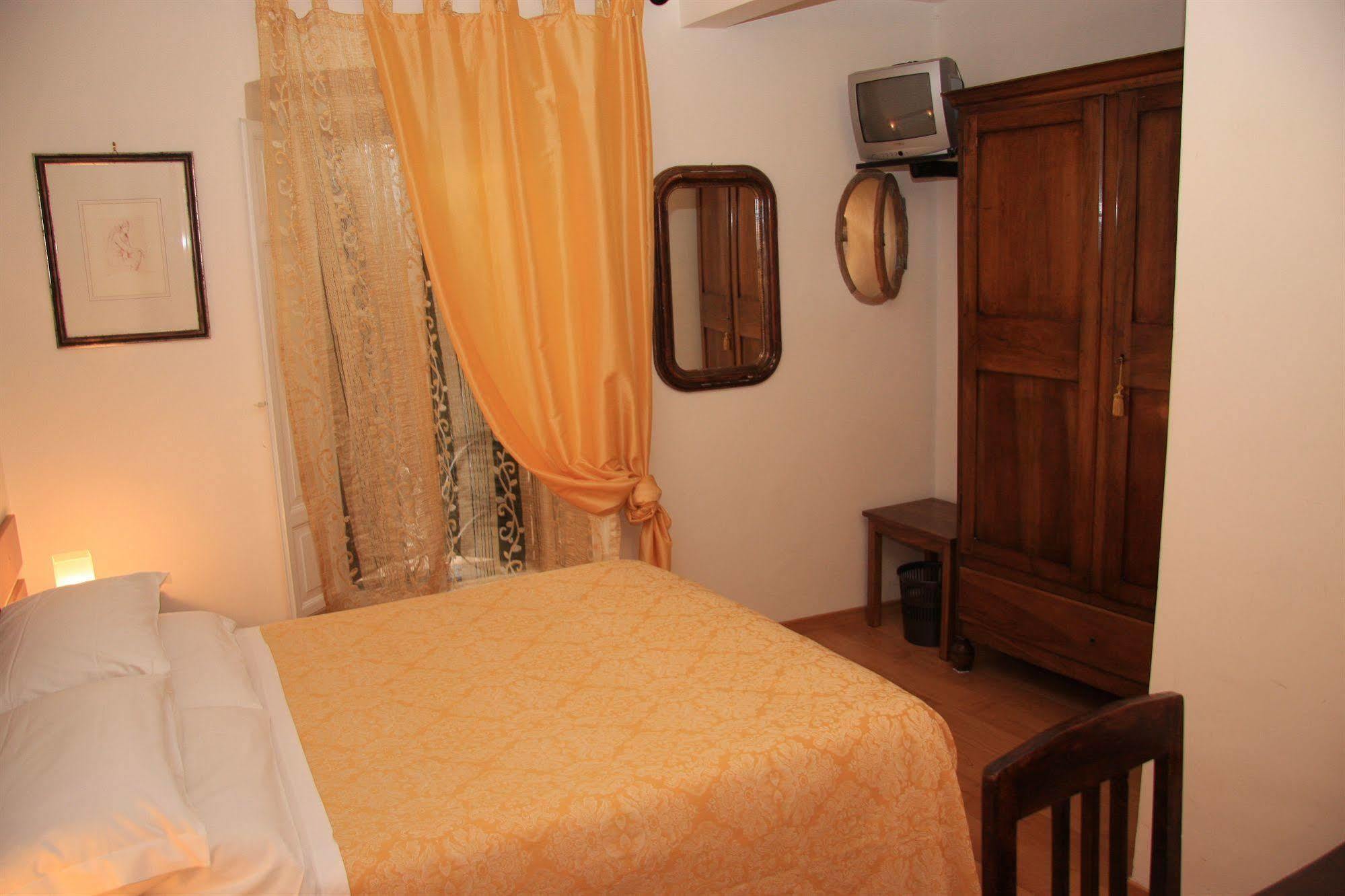 פרוג'ה Hotel Morlacchi מראה חיצוני תמונה