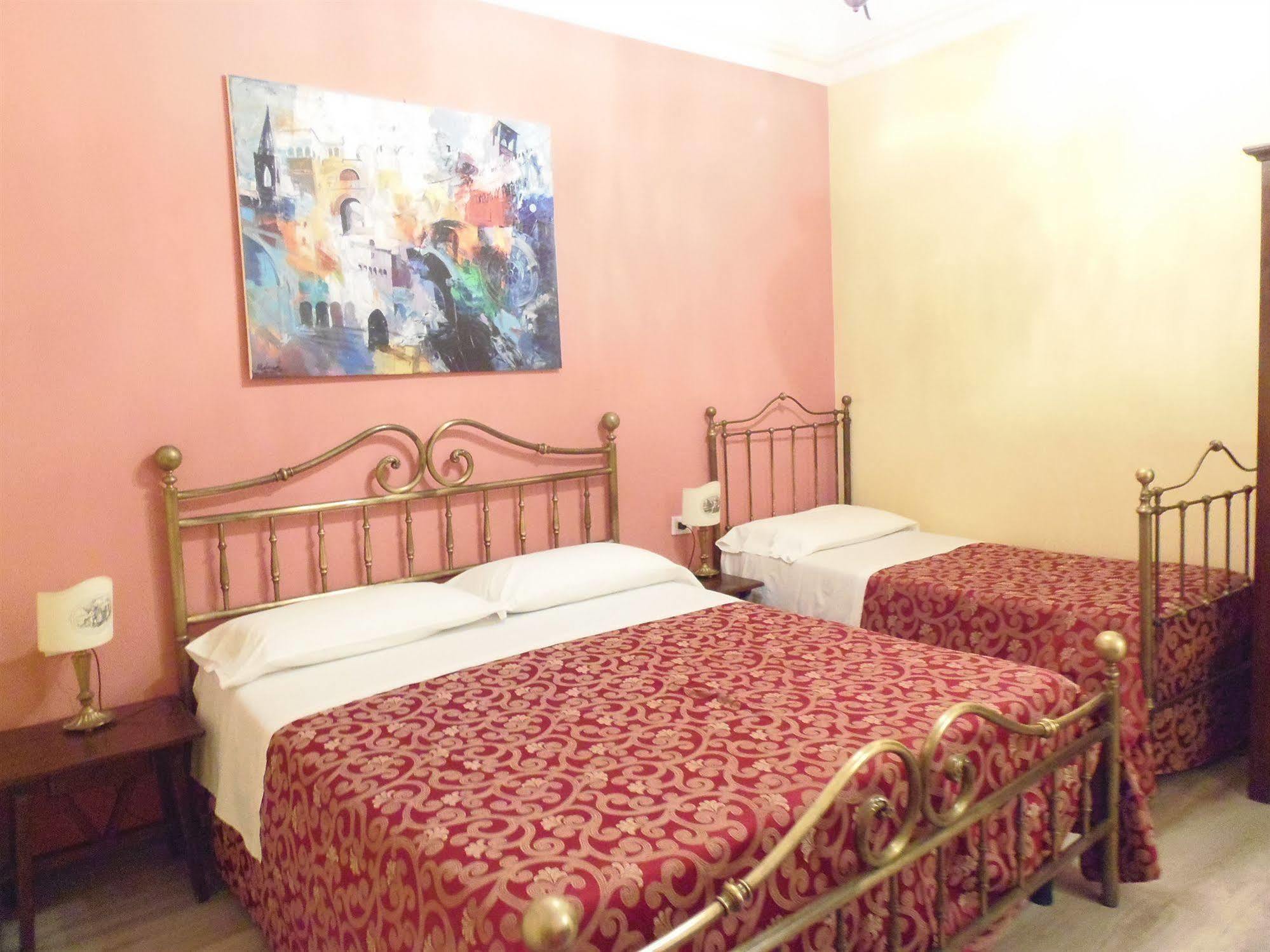 פרוג'ה Hotel Morlacchi מראה חיצוני תמונה