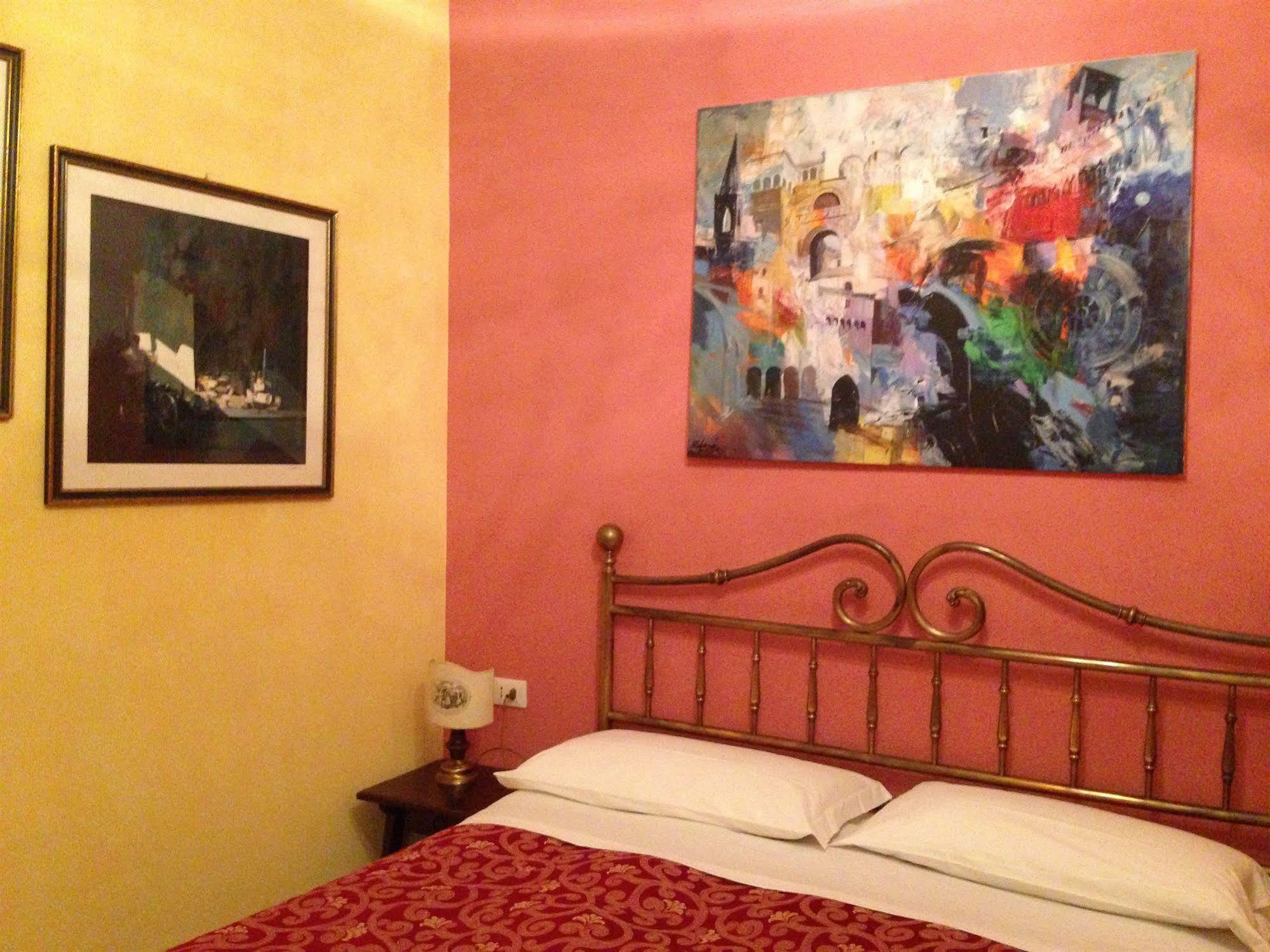 פרוג'ה Hotel Morlacchi מראה חיצוני תמונה