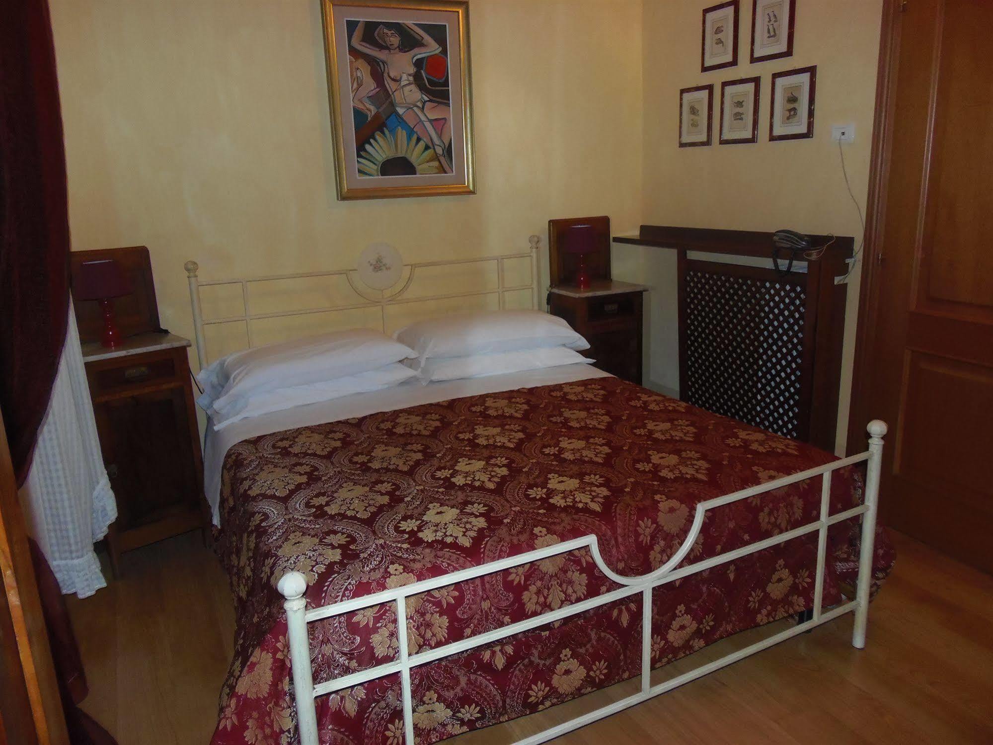 פרוג'ה Hotel Morlacchi מראה חיצוני תמונה